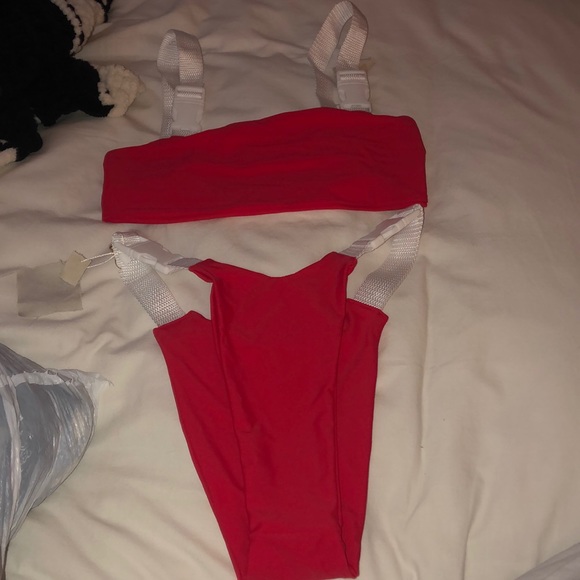 red bikini white buckle - Picture 2 of 2